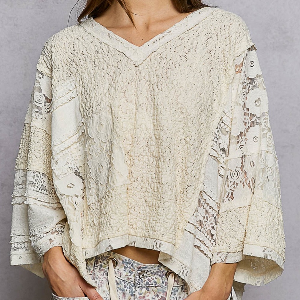 359. POL Women’s Cream Lace Oversized Top NWT